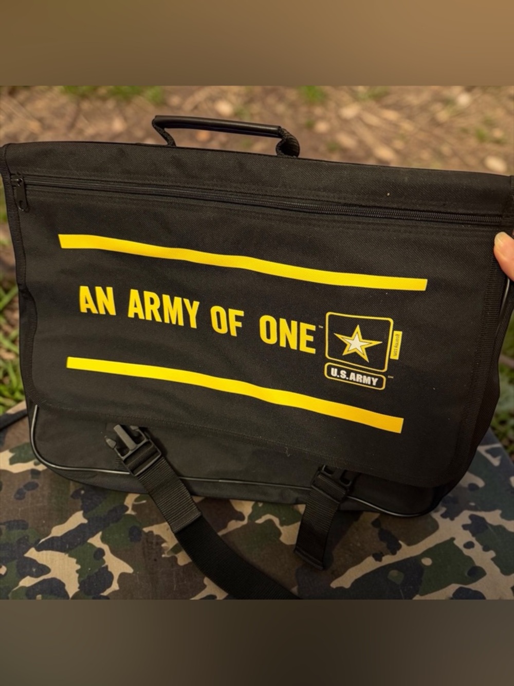 US ARMY...AN ARMY OF ONE MESSENGER BAG- BLACK/YELLOW WITH SHOULDER STRAP